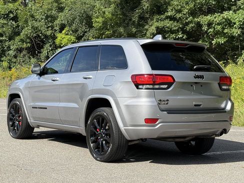 Used 2021 Jeep Grand Cherokee Laredo X AWD/4WD image 2