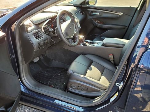 Used 2015 Chevrolet Impala LT w/ Convenience Package image 18