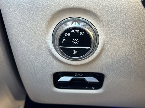 Certified 2025 Mercedes-Benz C 300 4MATIC Sedan image 33