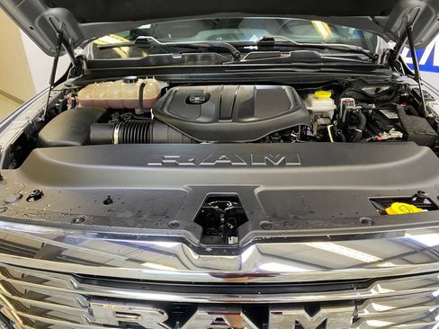 Used 2025 RAM 1500 Laramie AWD/4WD image 9