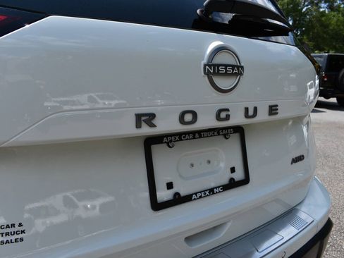 Used 2024 Nissan Rogue S AWD/4WD image 31