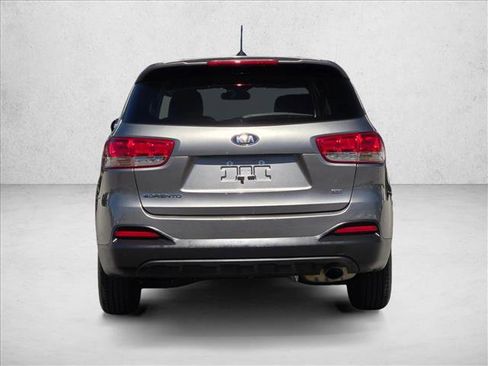 Used 2017 Kia Sorento L image 7