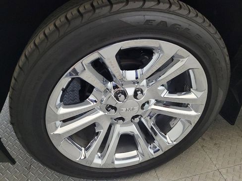 Used 2017 GMC Yukon SLT w/ Premium Edition AWD/4WD image 31
