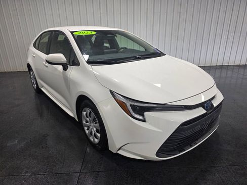 Used 2023 Toyota Corolla LE FWD image 2