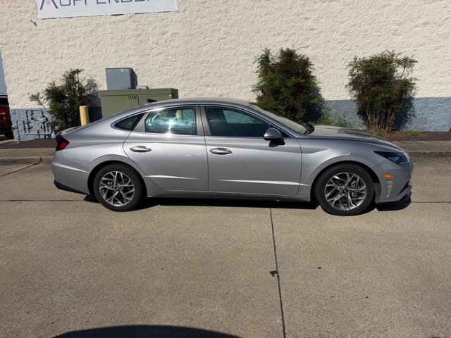 Used 2023 Hyundai Sonata SEL FWD image 2