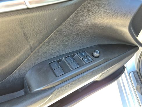 Used 2022 Toyota Camry SE image 25