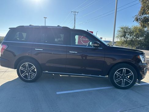 Used 2021 Ford Expedition Limited image 2