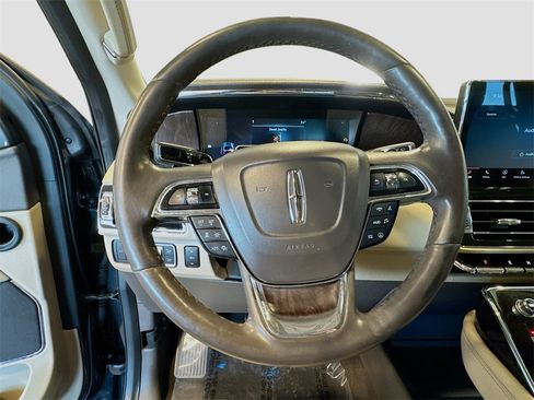 Used 2022 Lincoln Navigator Reserve image 10