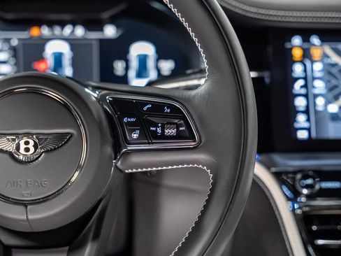 Used 2023 Bentley Flying Spur W12 image 46