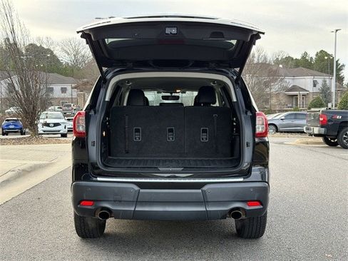 Used 2019 Subaru Ascent Premium image 16