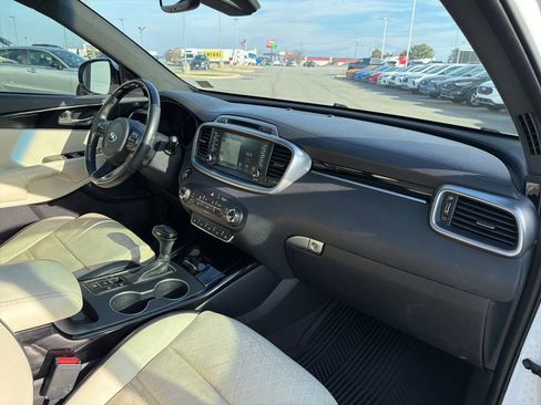 Used 2017 Kia Sorento SX image 21