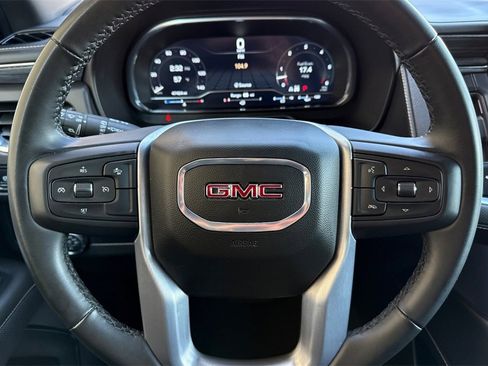 Used 2024 GMC Yukon XL SLT image 34