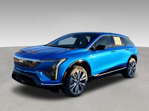 New 2026 Cadillac Optiq Luxury 2 image 3