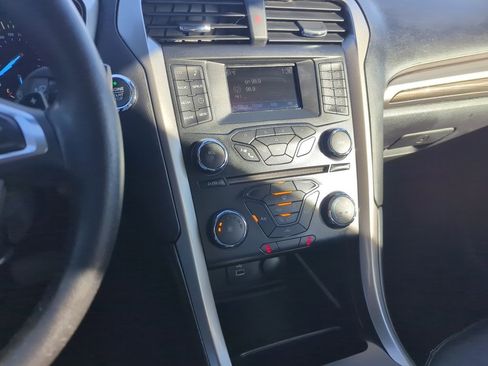 Used 2017 Ford Fusion SE image 21