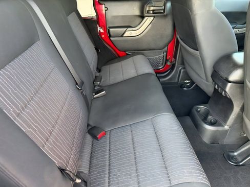 Used 2012 Jeep Wrangler Unlimited Sport image 12