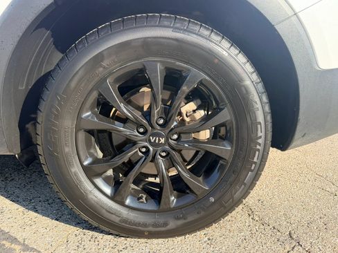 Used 2020 Kia Telluride LX FWD image 2