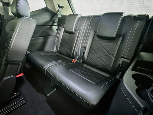Used 2025 Volkswagen Atlas SE FWD image 29