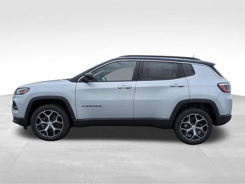 Used 2024 Jeep Compass Limited AWD/4WD image 2