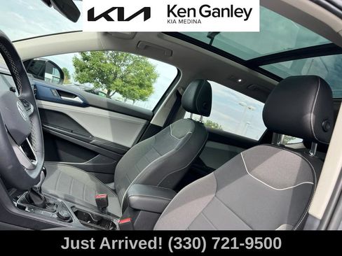 Used 2024 Volkswagen Taos SE w/ Panoramic Sunroof Package AWD/4WD image 11