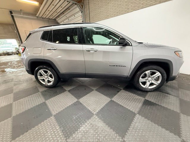 Used 2023 Jeep Compass Latitude w/ Convenience Group AWD/4WD image 13