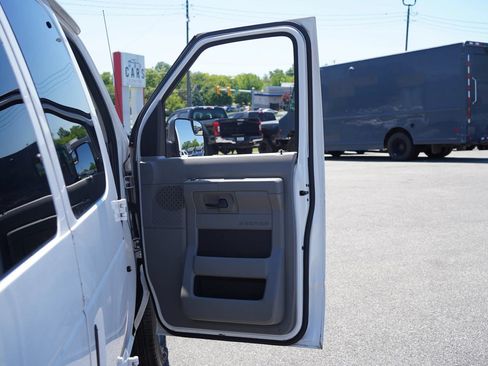 Used 2011 Ford E-250 and Econoline 250 w/ PWR Group RWD image 22