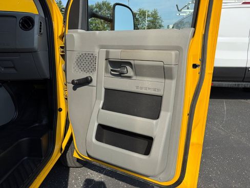 Used 2019 Ford E-350 and Econoline 350 Super Duty RWD image 22