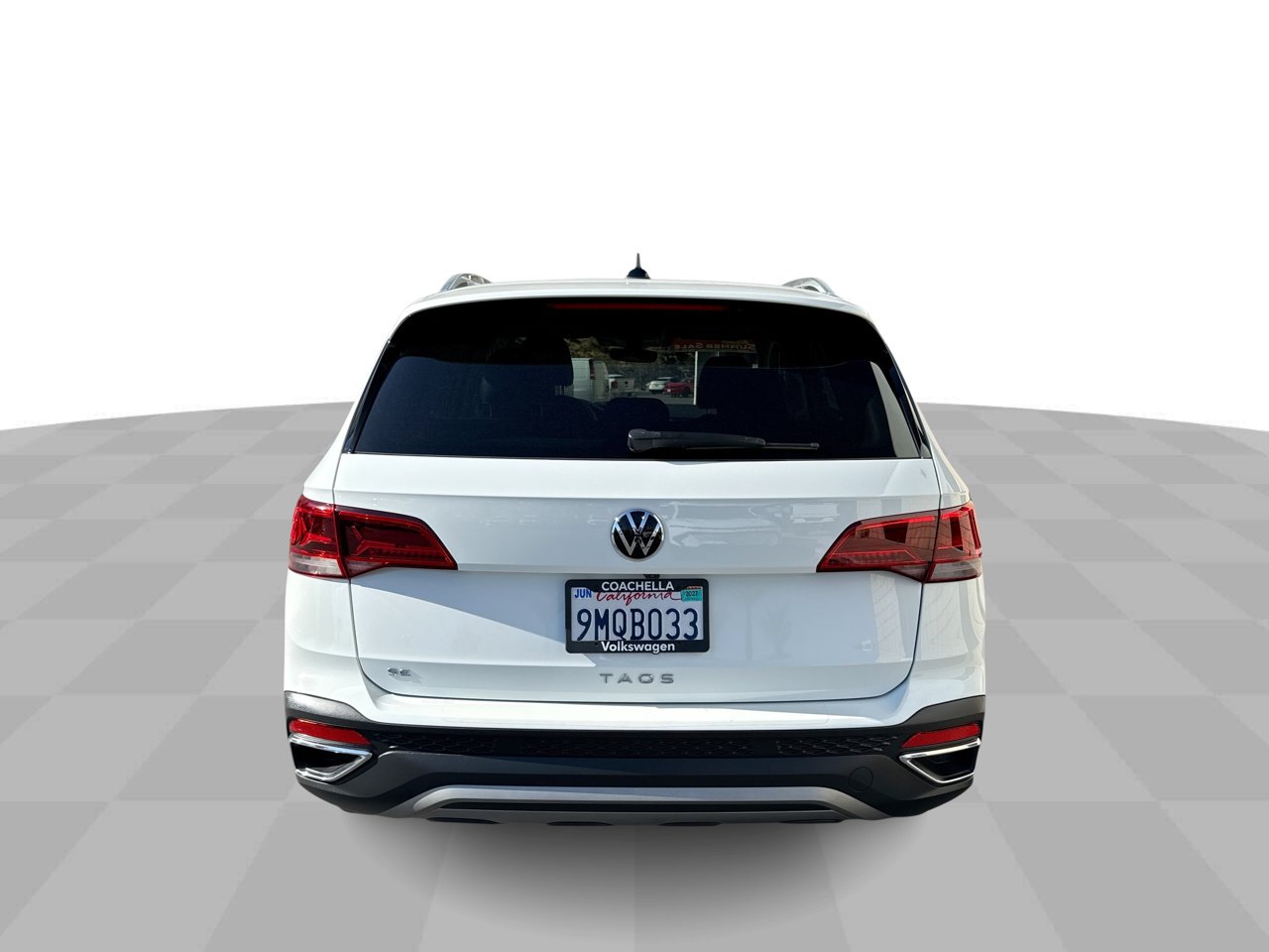 Used 2024 Volkswagen Taos SE w/ Panoramic Sunroof Package FWD image 7