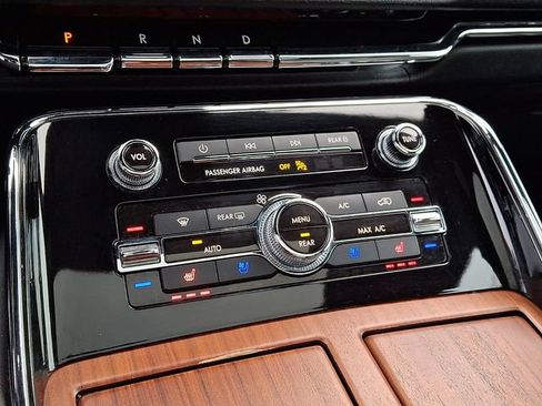 Used 2019 Lincoln Navigator L Reserve image 17