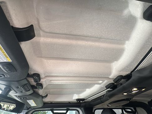 Certified 2020 Jeep Gladiator Overland image 11