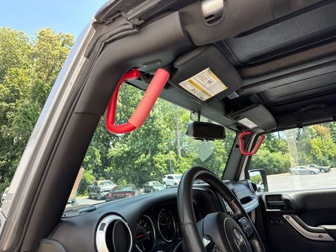 Used 2015 Jeep Wrangler Unlimited Sahara w/ Connectivity Group AWD/4WD image 44