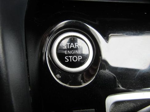 Used 2024 Nissan Versa SV image 39