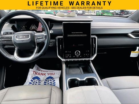 Used 2025 GMC Acadia Elevation w/ Elevation Premium Package AWD/4WD image 16