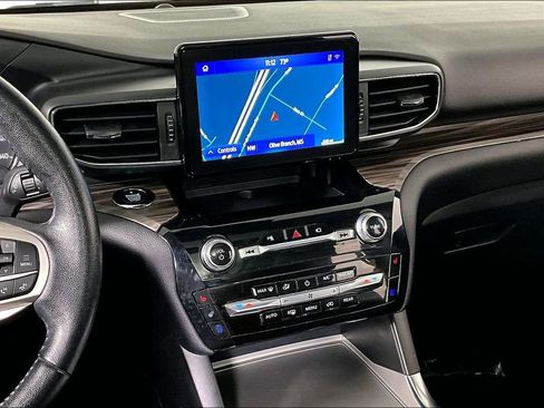 Used 2021 Ford Explorer Limited w/ Equipment Group 301A image 6