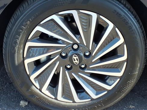 Certified 2025 Hyundai Sonata Limited image 9