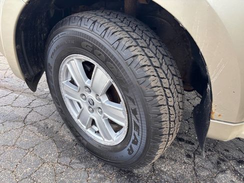 Used 2010 Mercury Mariner 4WD image 19