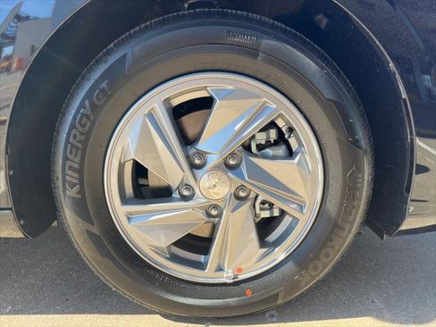 New 2025 Hyundai Elantra SE image 5