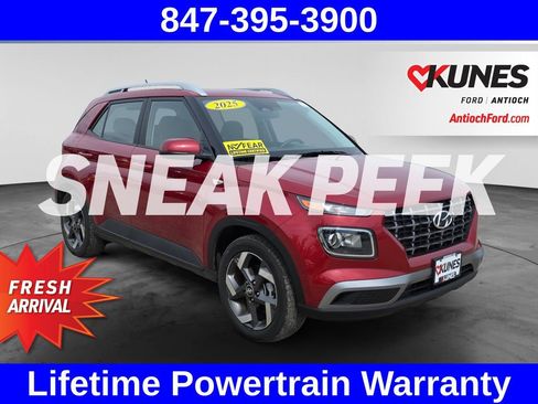 Used 2025 Hyundai Venue SEL FWD image 1