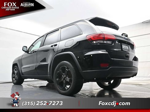 Used 2018 Jeep Grand Cherokee Laredo AWD/4WD image 23
