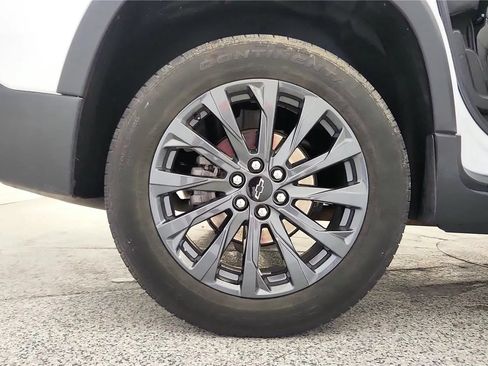 Used 2023 Chevrolet Traverse RS FWD image 13