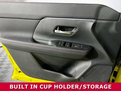 Used 2025 Nissan Kicks SR w/ SR Premium Package AWD/4WD image 18