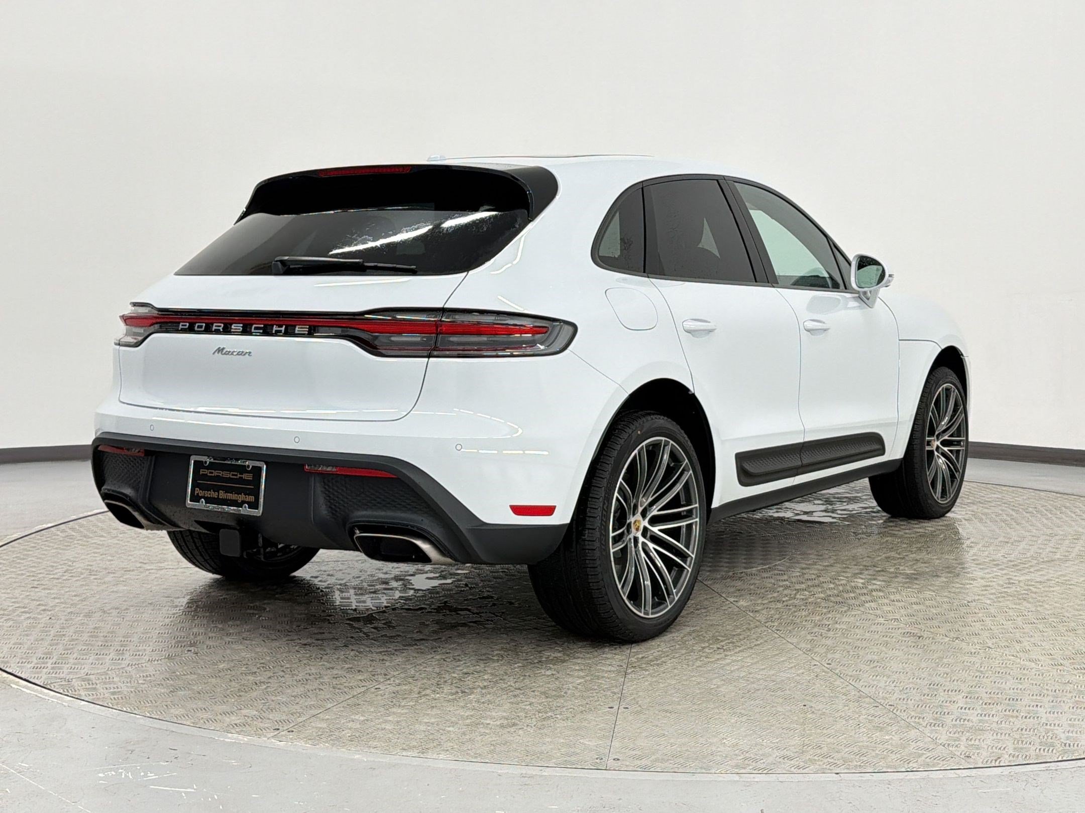 Used 2026 Porsche Macan AWD/4WD image 9