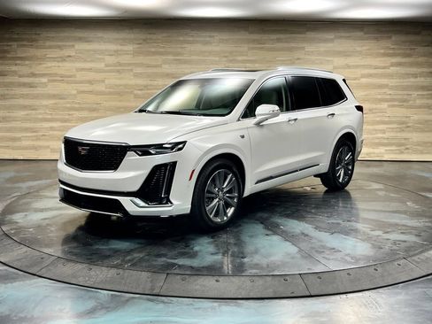 Used 2025 Cadillac XT6 Premium Luxury FWD image 5
