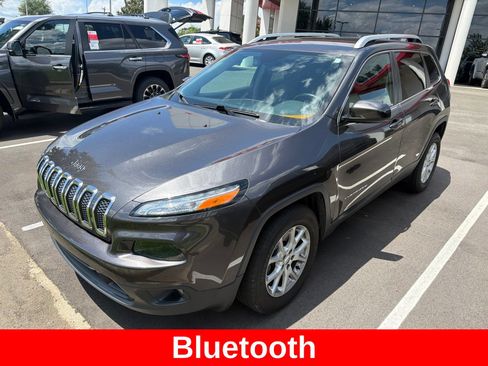 Used 2016 Jeep Cherokee Latitude w/ Safety/Convenience Group AWD/4WD image 6