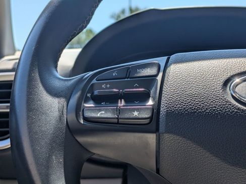 Used 2025 Hyundai Venue SEL FWD image 22