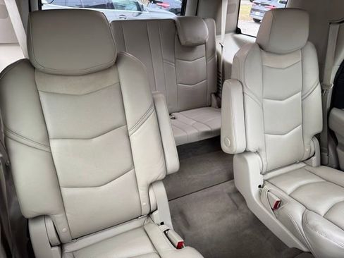 Used 2019 Cadillac Escalade Luxury image 34
