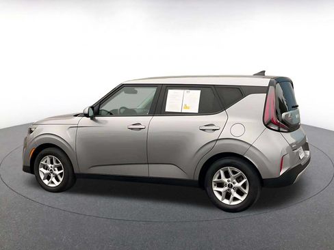 Used 2025 Kia Soul LX w/ LX Technology Package FWD image 10