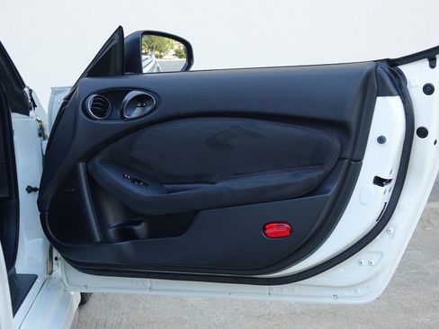 Used 2018 Nissan 370Z NISMO image 35