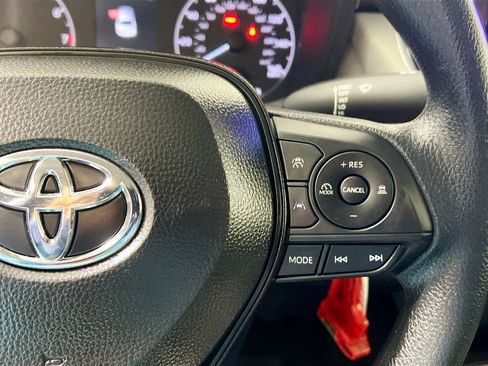 Used 2025 Toyota Corolla LE image 19