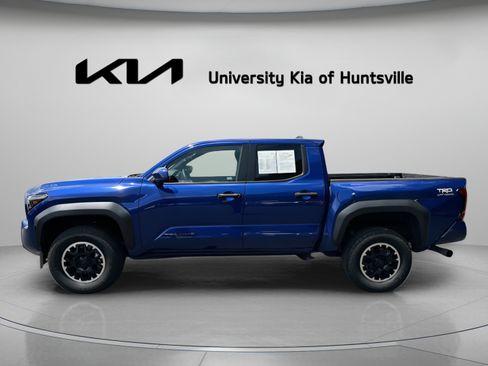 Used 2024 Toyota Tacoma TRD Off-Road AWD/4WD image 5