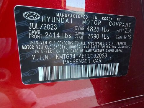 Used 2023 Genesis G70 2.0T image 29